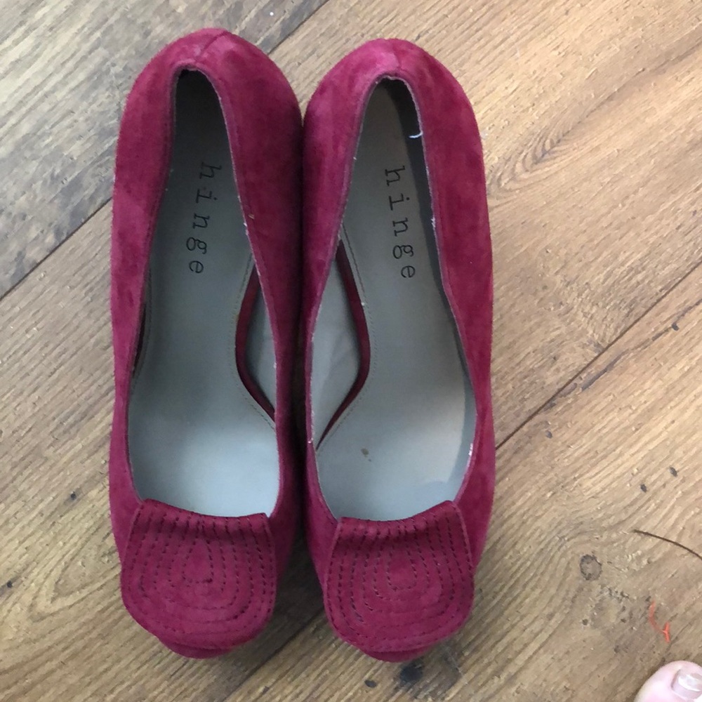 Hinge Berry suede heel
